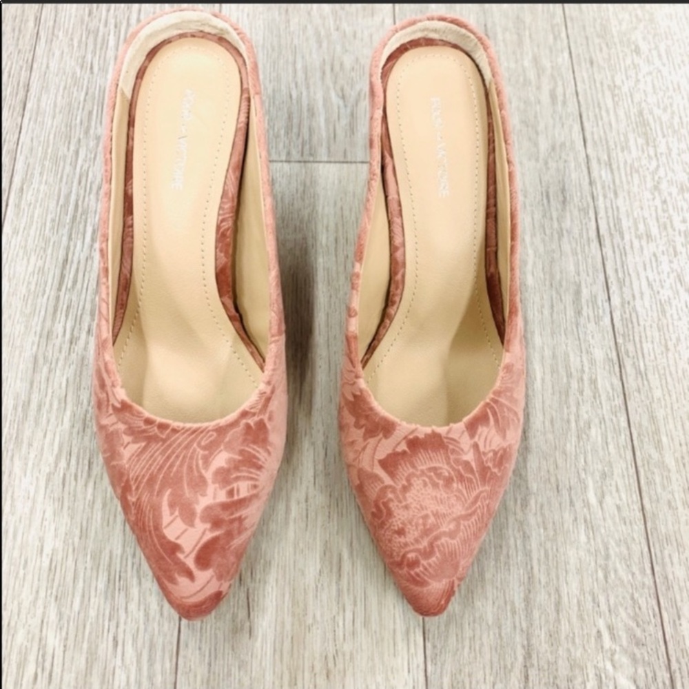 NIB Pour La Victoire Embossed Velvet Heels 8.5/9 - Picture 2 of 6